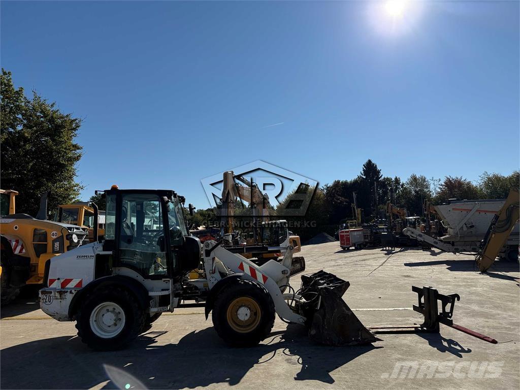 CAT 908M Kolesové nakladače