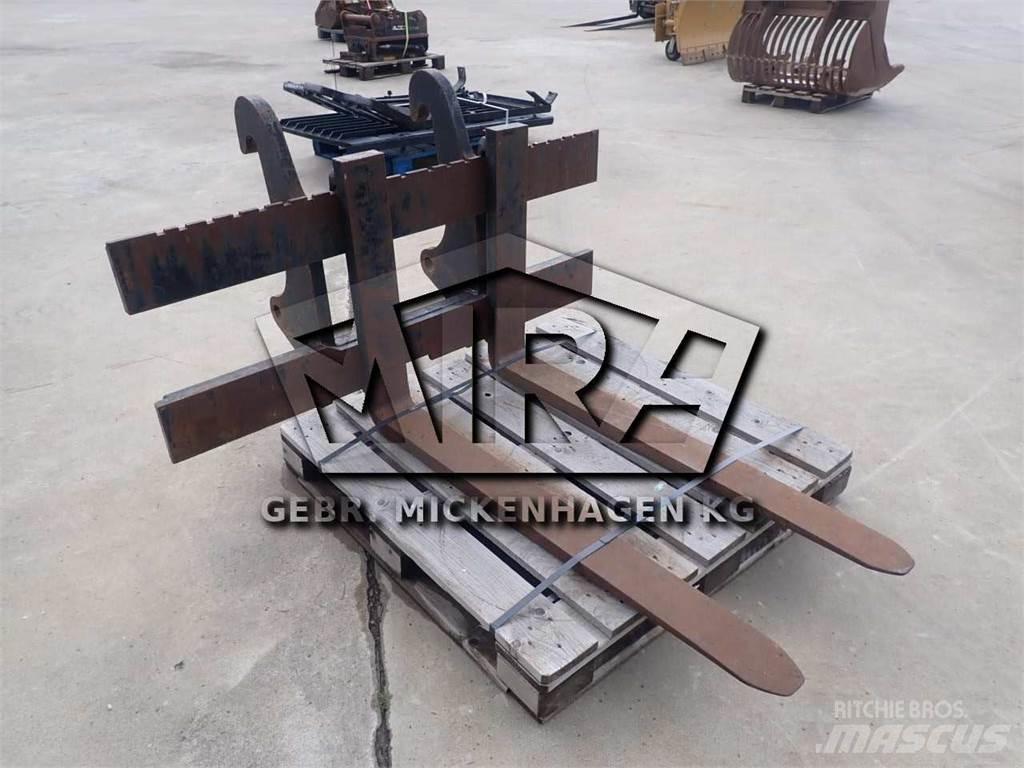 CAT 926 Vidlica