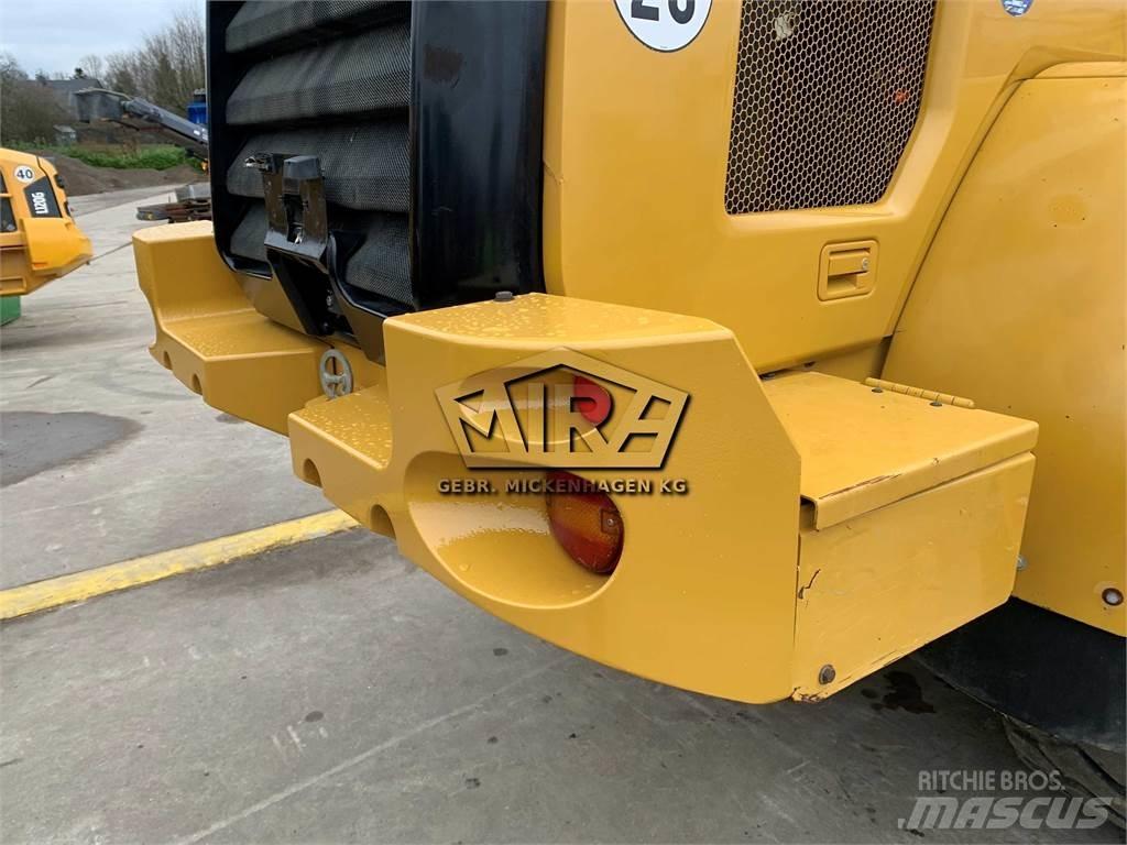 CAT 930M Kolesové nakladače