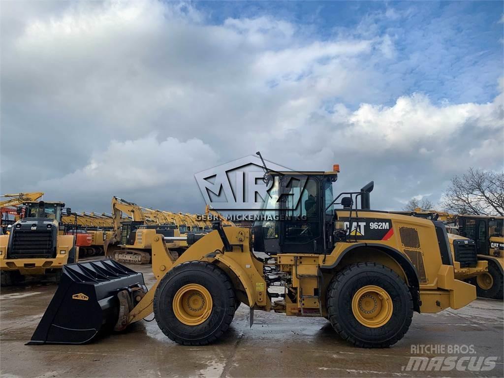 CAT 962M Kolesové nakladače