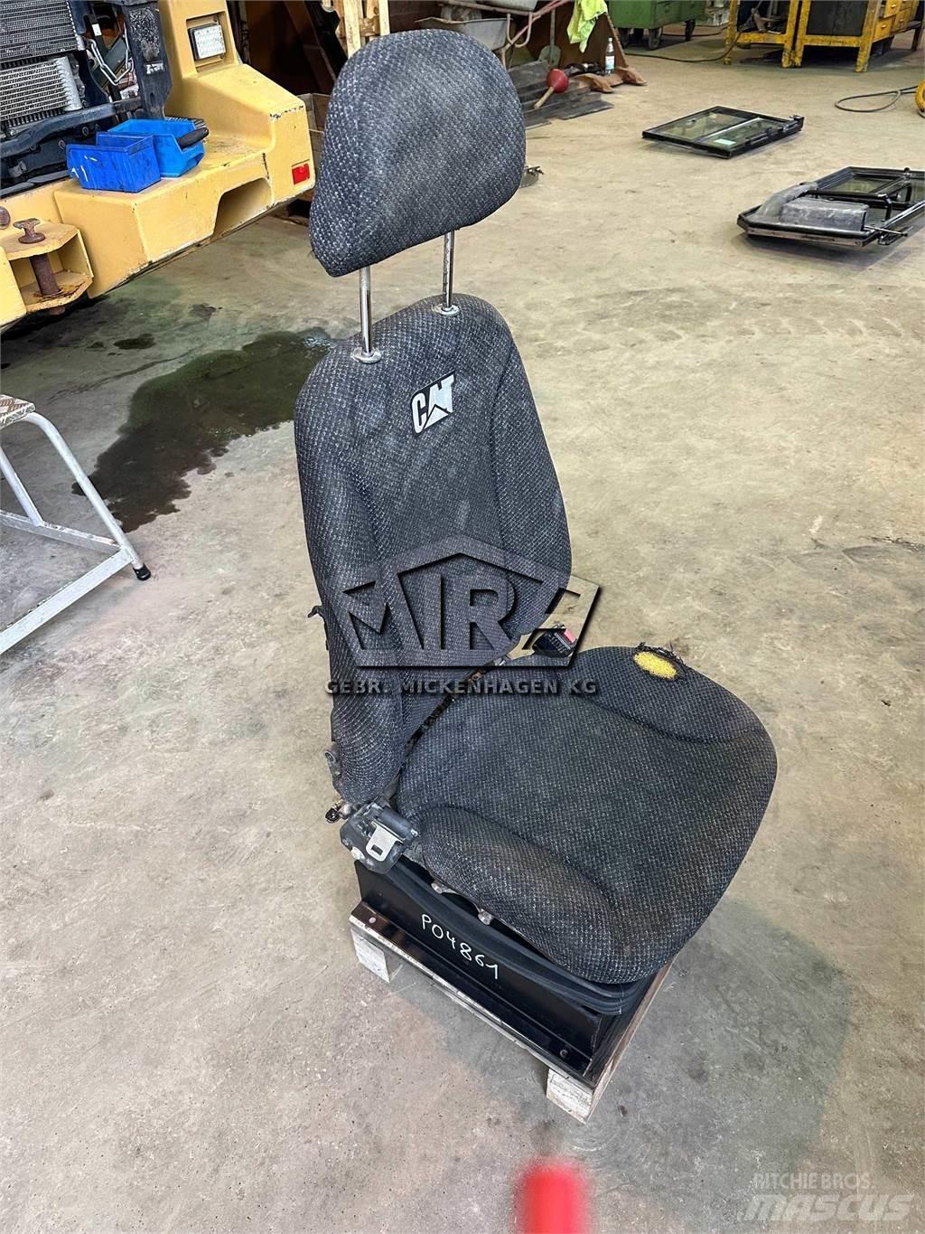 CAT 966 KXE / Sitz Kabíny a interiér