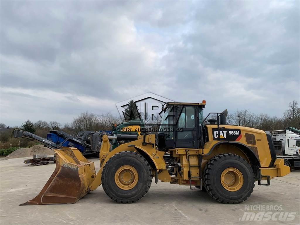 CAT 966M Kolesové nakladače