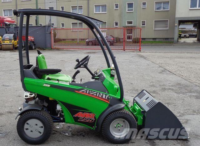 Avant Tecno 225 Kolesové nakladače