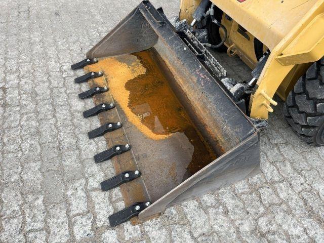 CAT 242D3 Stavebníctvo - ostatné