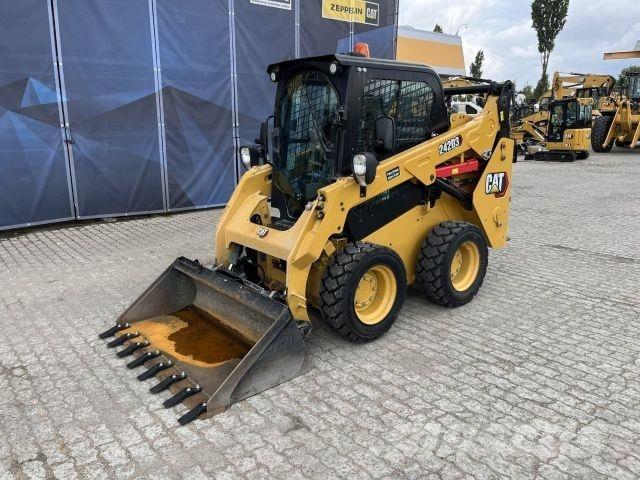 CAT 242D3 Stavebníctvo - ostatné