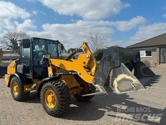 CAT 906 Kolesové nakladače