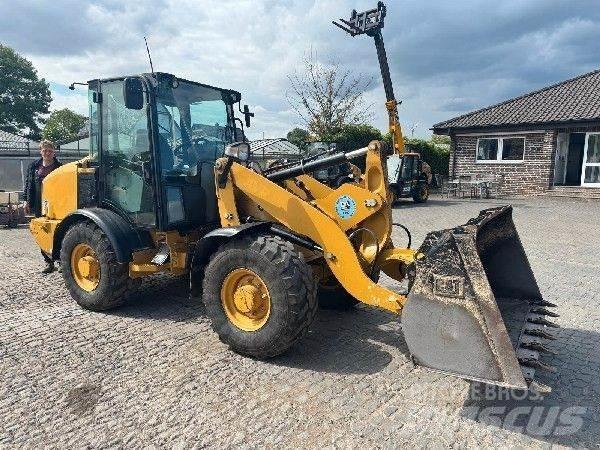 CAT 906M Kolesové nakladače