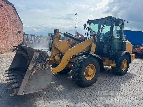 CAT 906M Kolesové nakladače