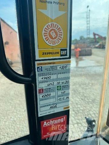 CAT 906M Kolesové nakladače