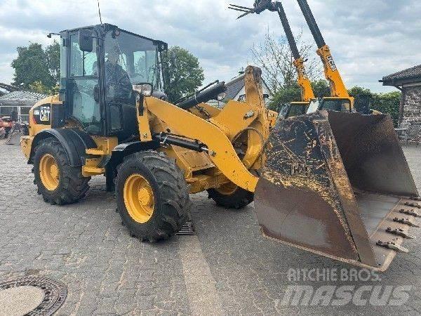 CAT 908 Kolesové nakladače