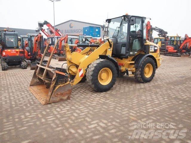CAT 908M / 35 km/h Kolesové nakladače
