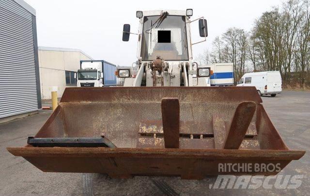 CAT 910 E Kolesové nakladače