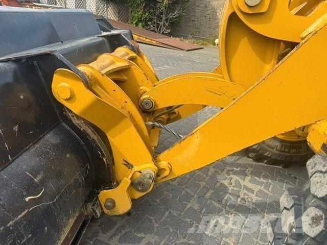 CAT 914M Kolesové nakladače