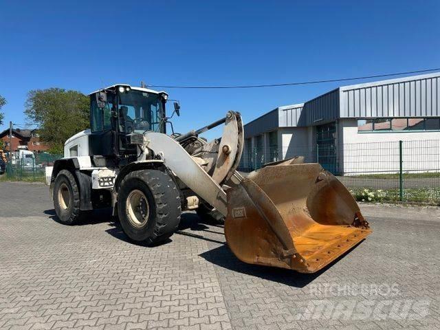 CAT 938 M / High Lift Kolesové nakladače