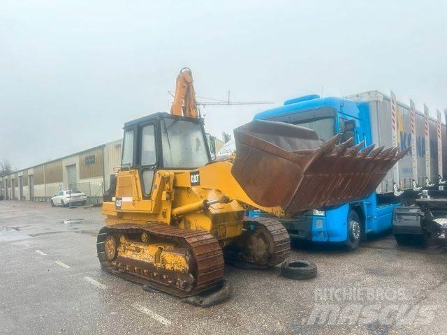 CAT 953 Pásové dozéry