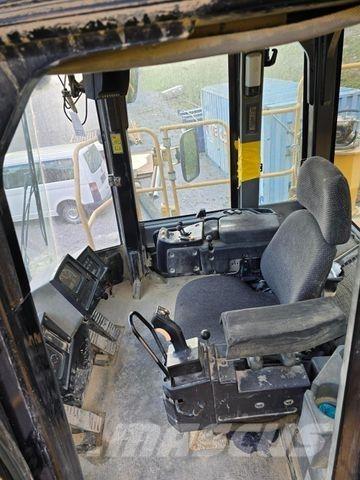 CAT 988 H Kolesové nakladače