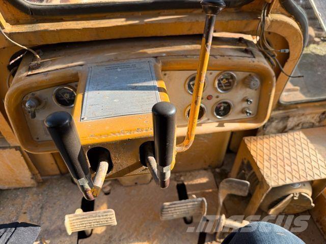 CAT D6C Pásové dozéry