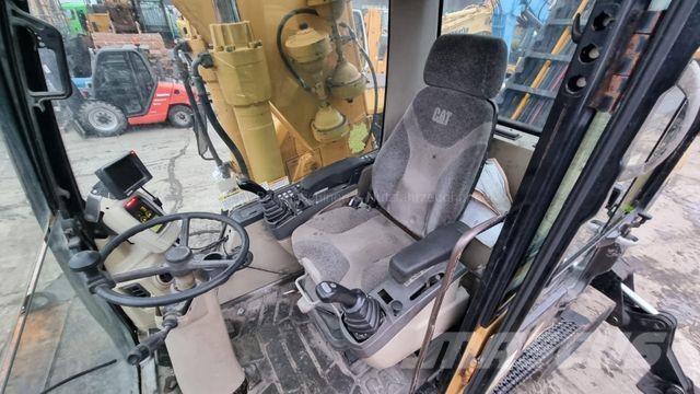 CAT M 318 C Kolesové rýpadlá