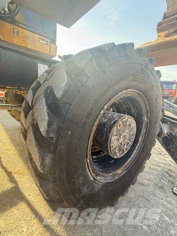 CAT M320 F Kolesové rýpadlá