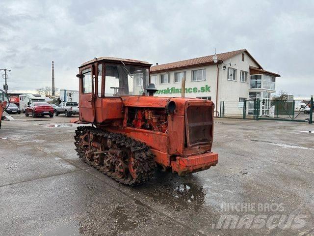  DT75 buldozer Pásové dozéry