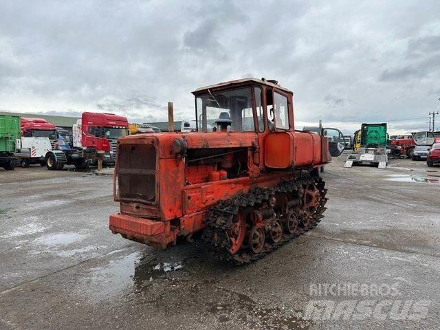  DT75 buldozer Pásové dozéry