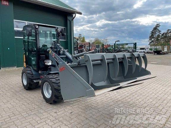 GiANT G2200 HD Kolesové nakladače