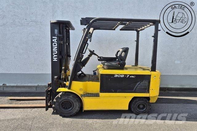 Hyundai 30B-7 Akumulátorové vozíky