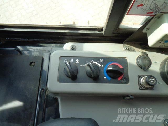 Komatsu D61 PX-24 Pásové dozéry