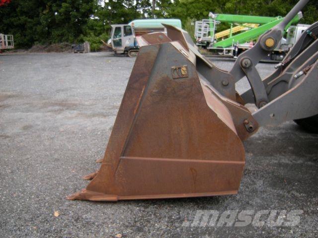 Volvo L 120 E Kolesové nakladače