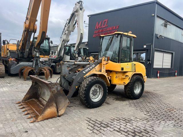 Volvo L30B Kolesové nakladače