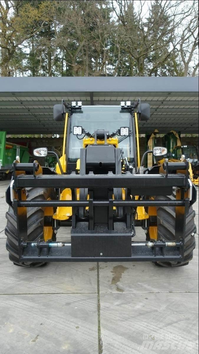 JCB TM 320 S Teleskopické manipulátory