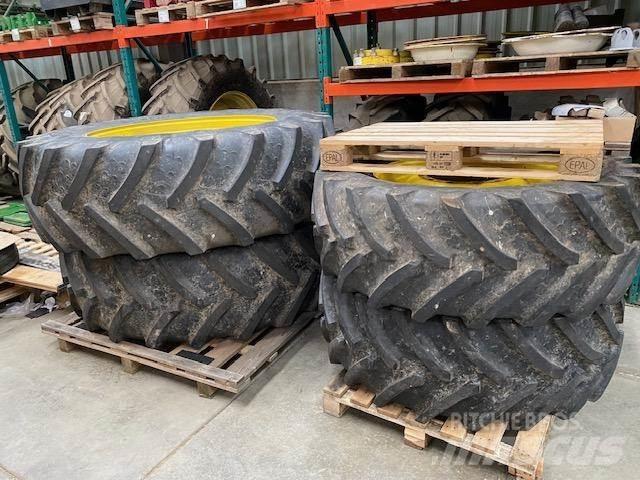 John Deere 7R Pneumatiky, kolesá a ráfiky