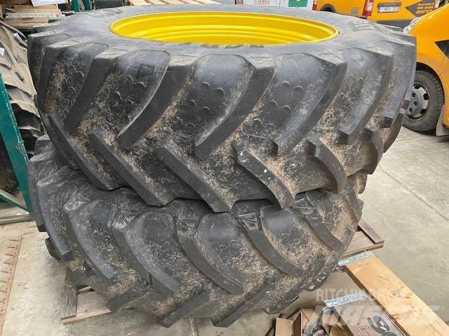 John Deere 7R Pneumatiky, kolesá a ráfiky