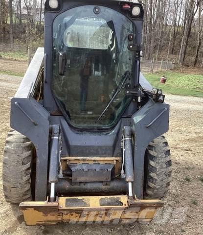John Deere 318D Stavebníctvo - ostatné