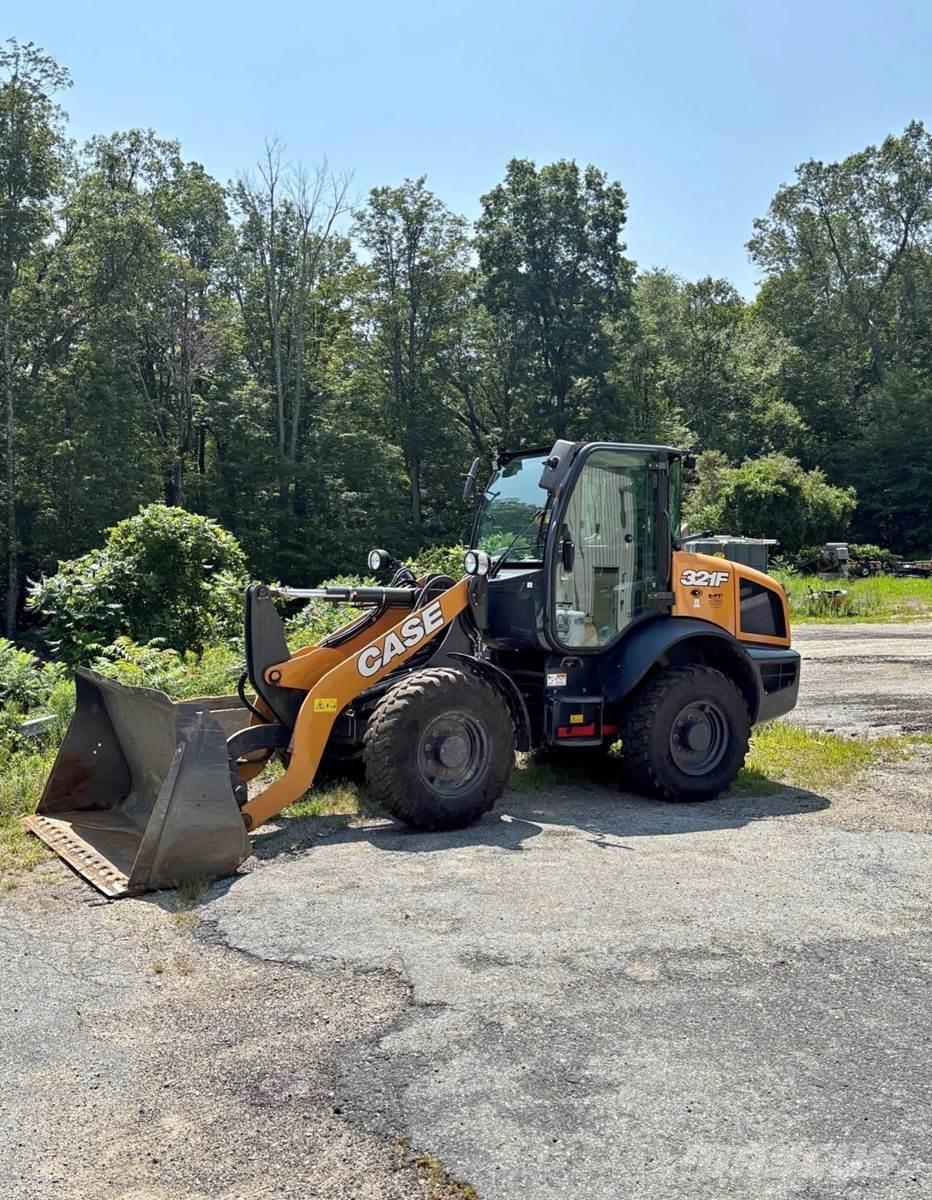 CASE 321F Kolesové nakladače