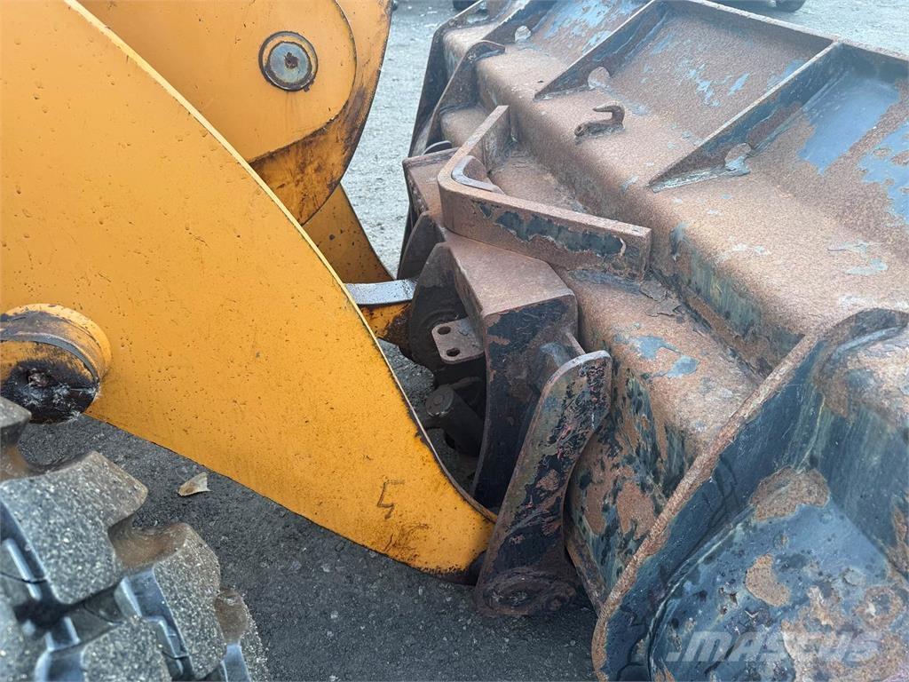 CASE 521D Kolesové nakladače