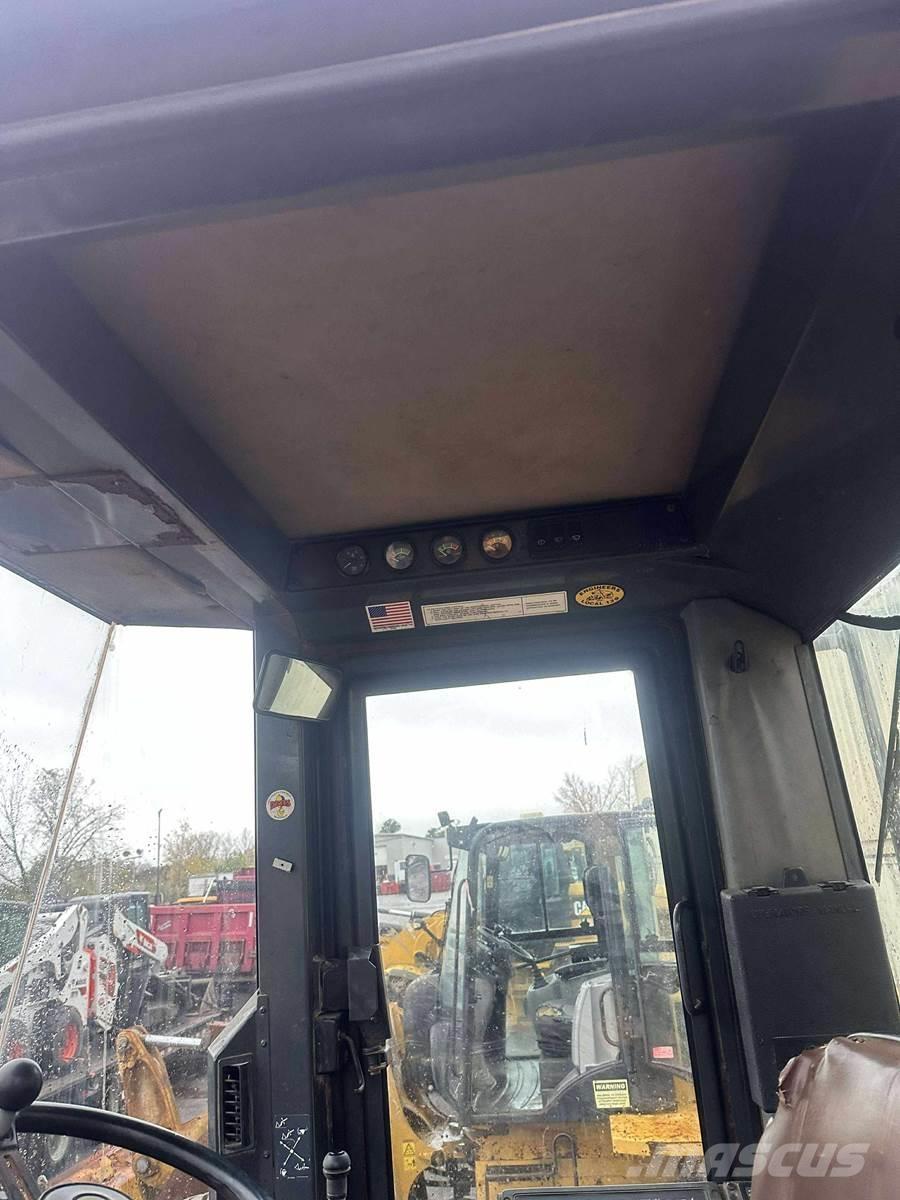 CASE 621B Kolesové nakladače