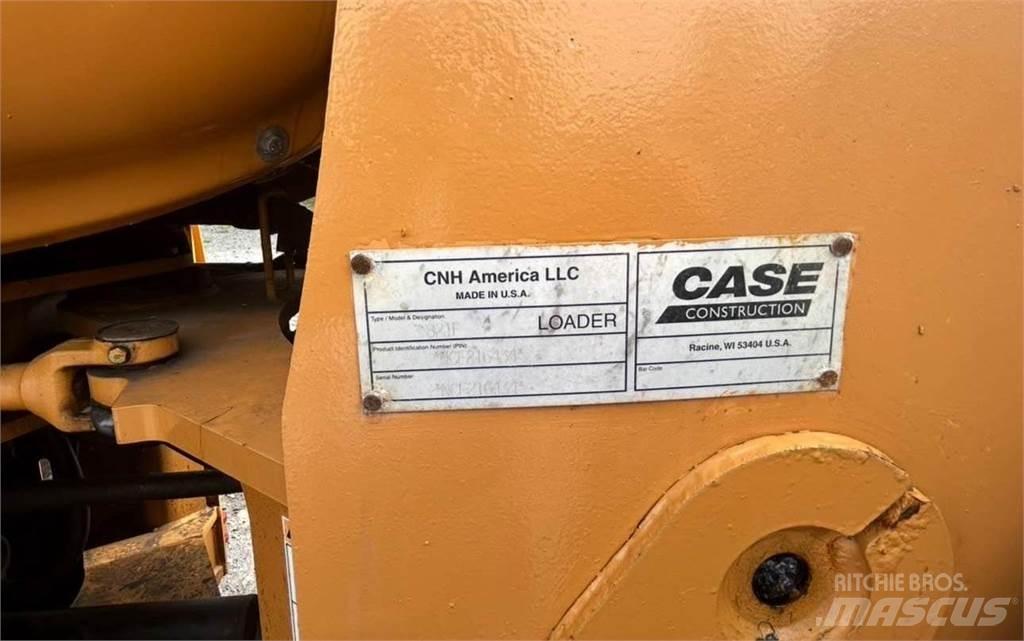 CASE 821F Kolesové nakladače