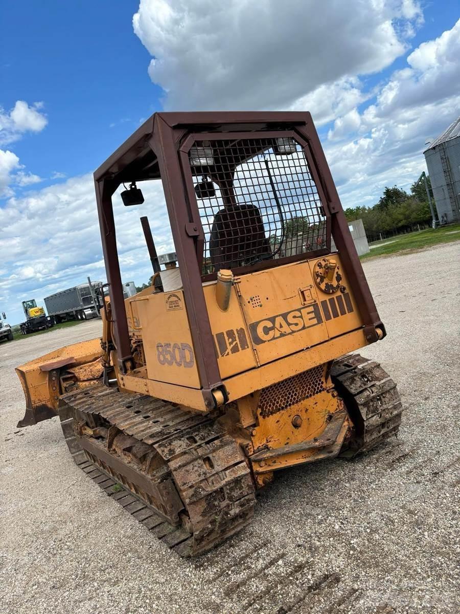 CASE 850D Pásové dozéry