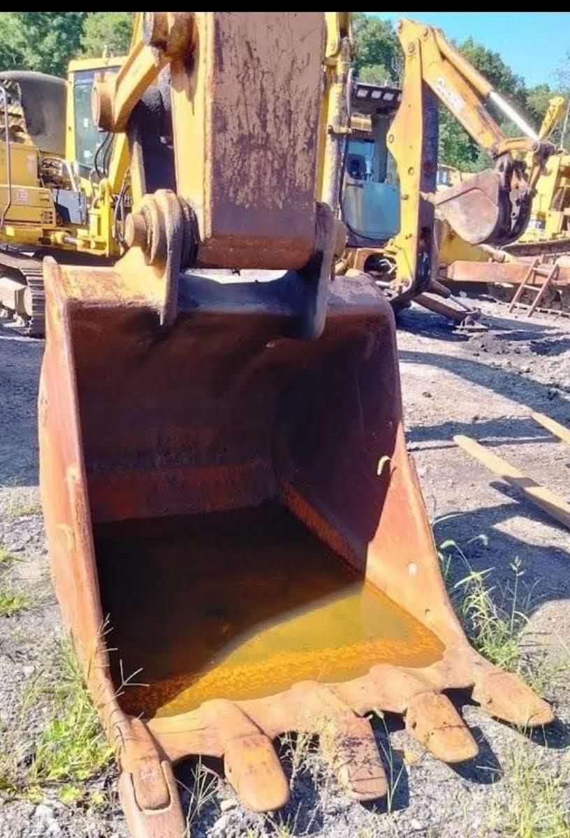 CASE 9050B Pásové rýpadlá