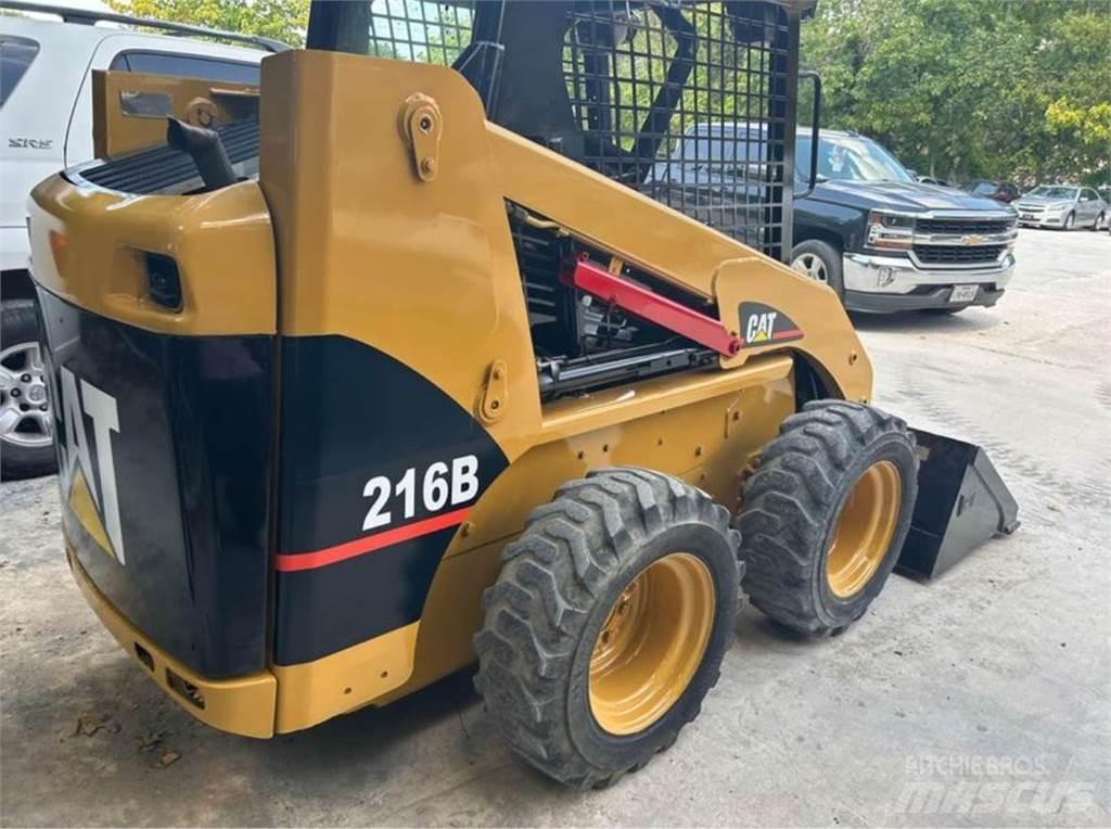 CAT 216B Šmykom riadené nakladače