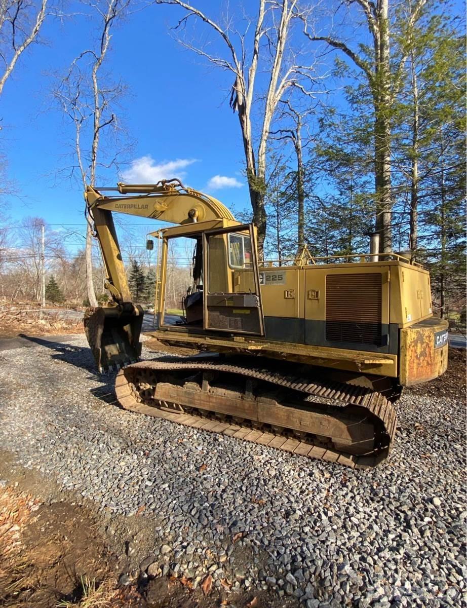 CAT 225 Pásové rýpadlá