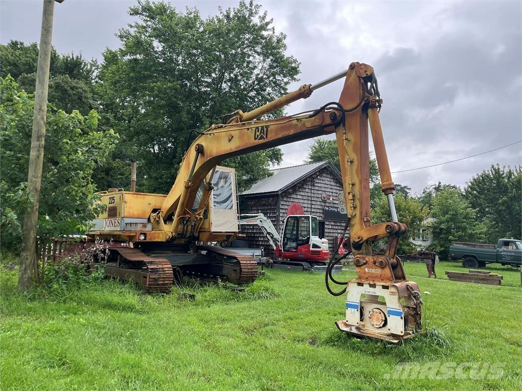 CAT 225 LC Pásové rýpadlá