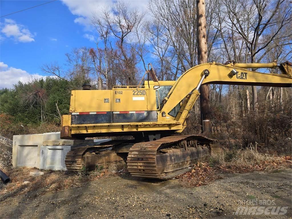 CAT 225D Pásové rýpadlá
