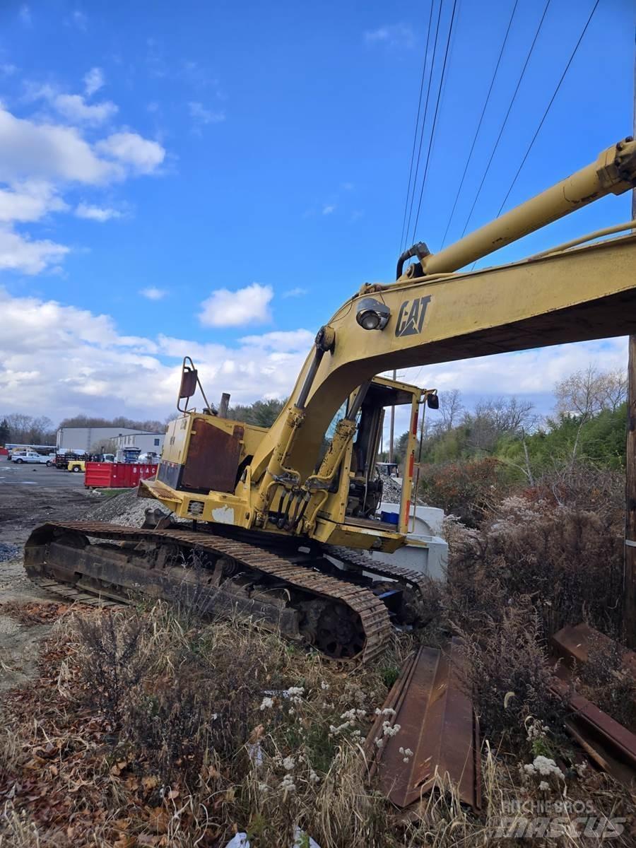 CAT 225D Pásové rýpadlá