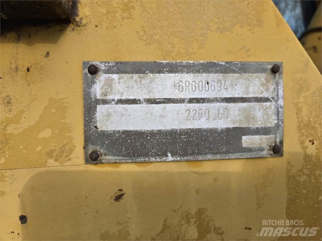 CAT 225D Pásové rýpadlá