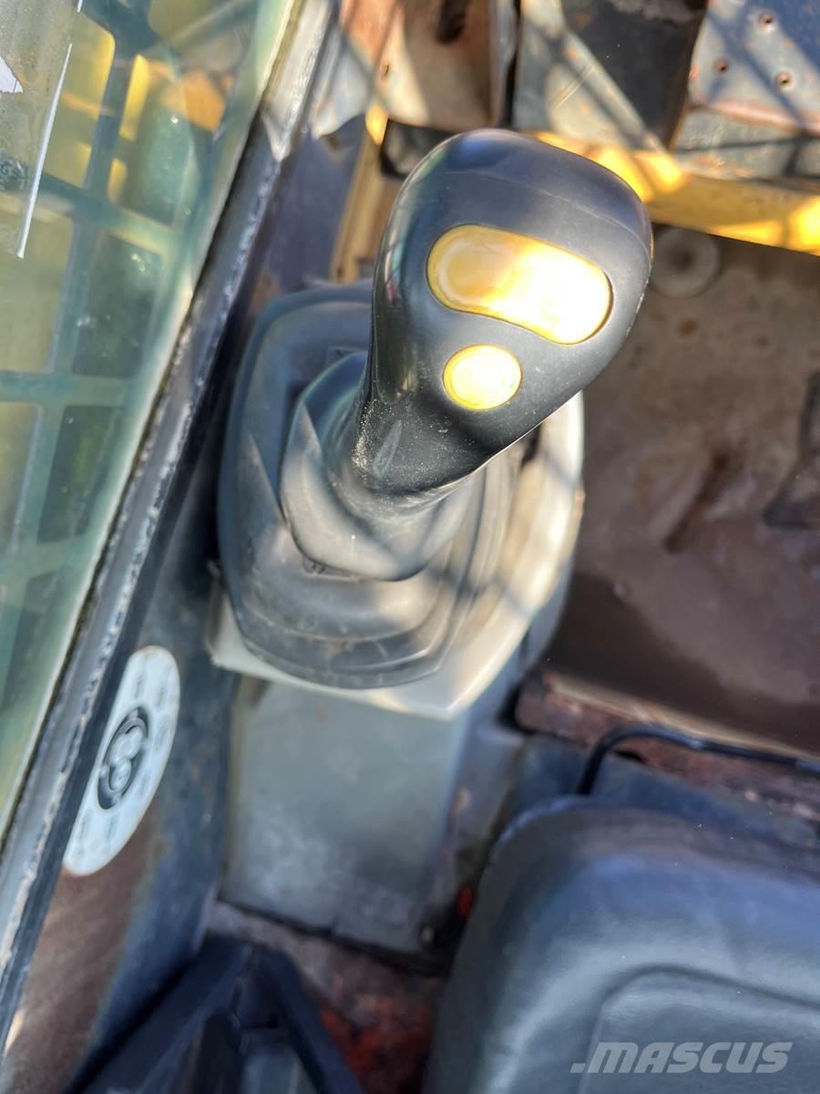 CAT 228 Šmykom riadené nakladače