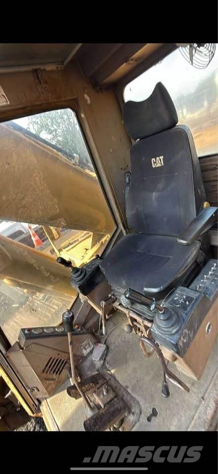 CAT 235B Pásové rýpadlá