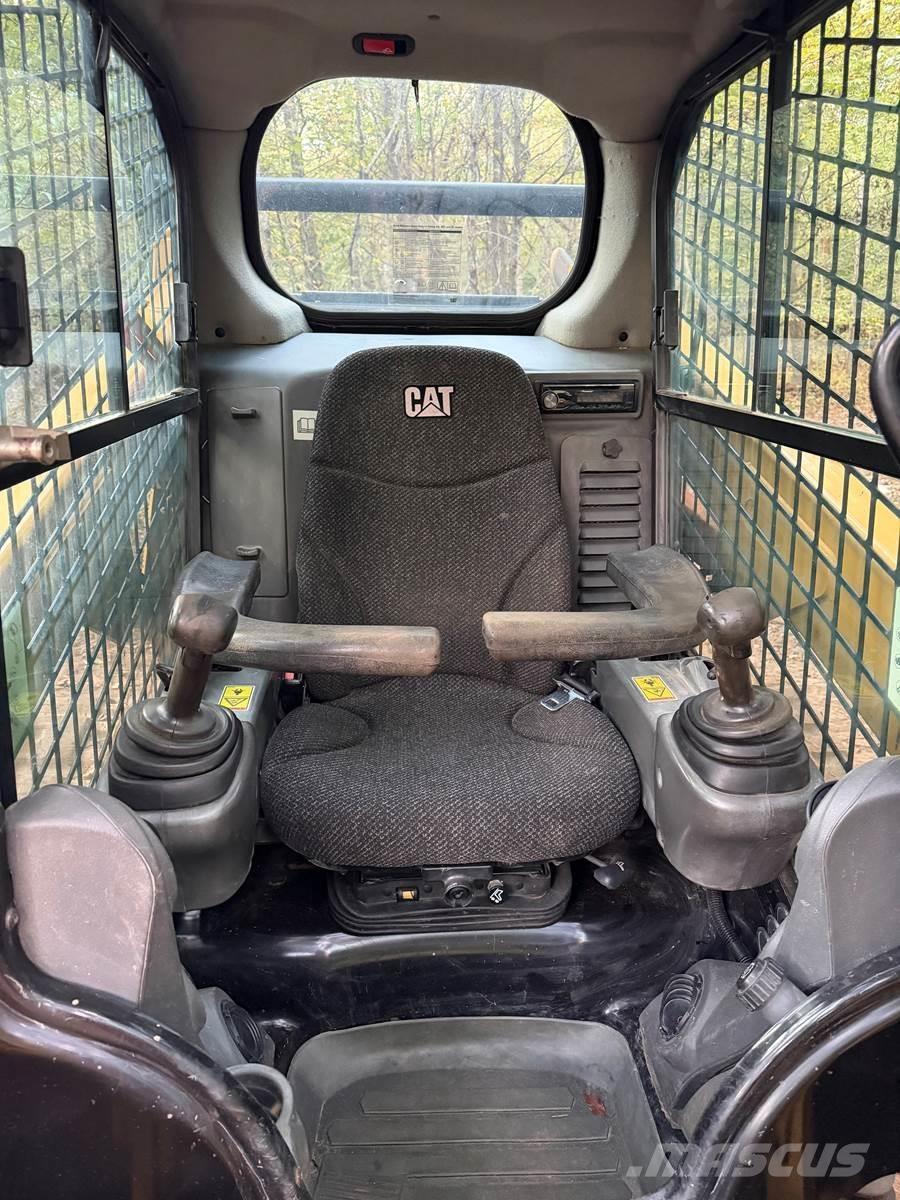 CAT 259D Šmykom riadené nakladače