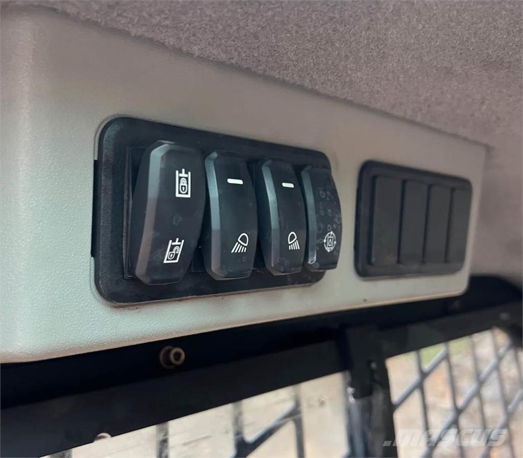 CAT 289D3 Šmykom riadené nakladače